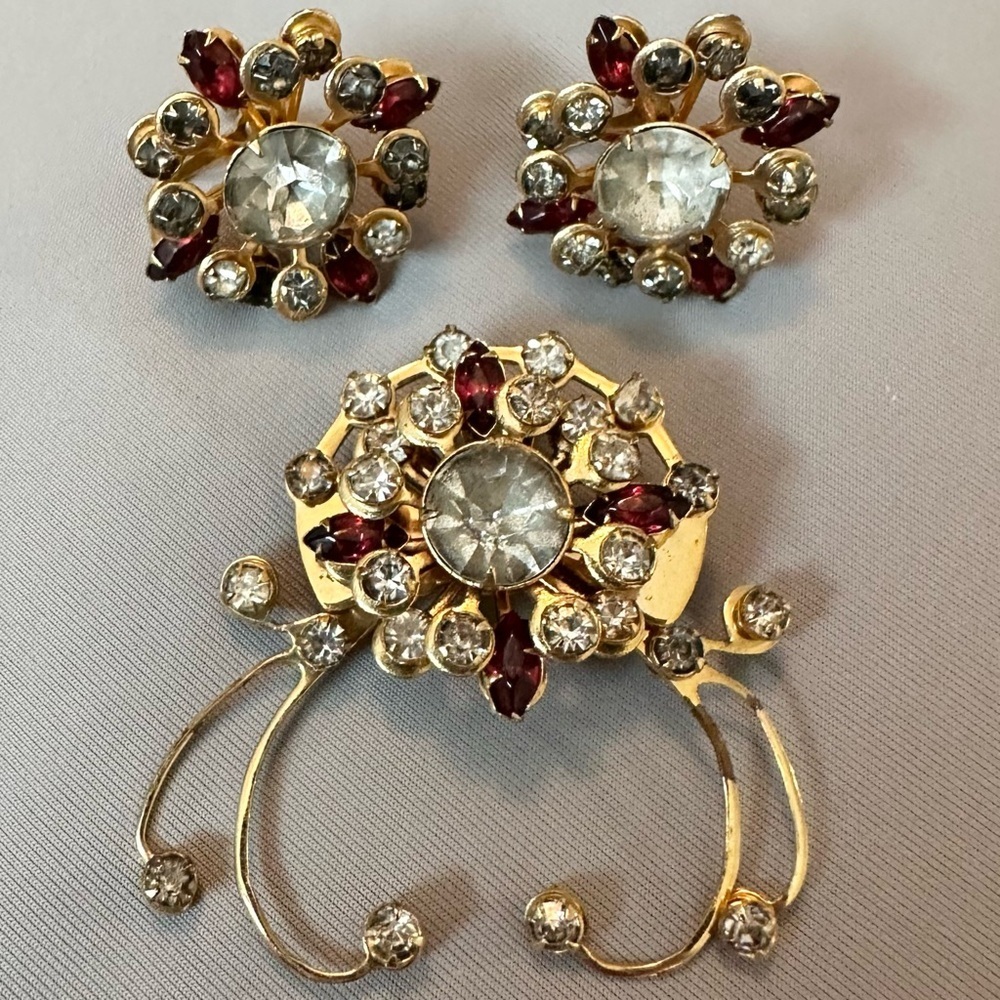 Vintage Set Ruby Rhinestone Flower Brooch Pendant &Screw back Earrings Starburst